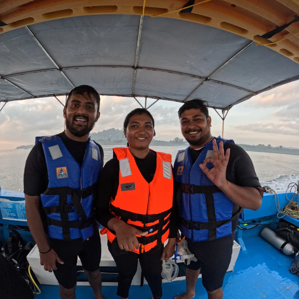 Group on the dive boat for boat diving in Havelock Island
