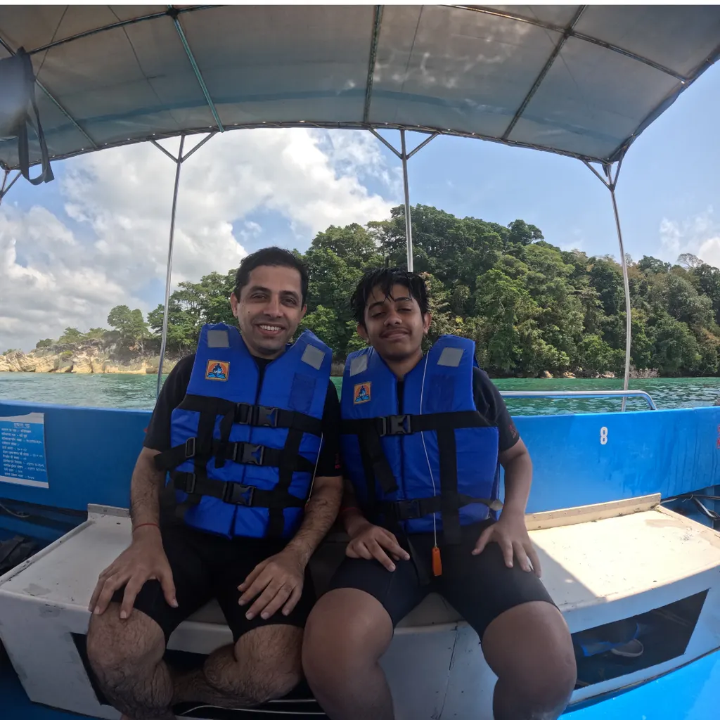 Speedboat off Havelock Island on a boat diving trip