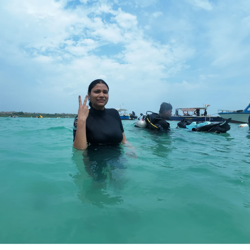 Guest at the surface during a boat diving trip in Havelock