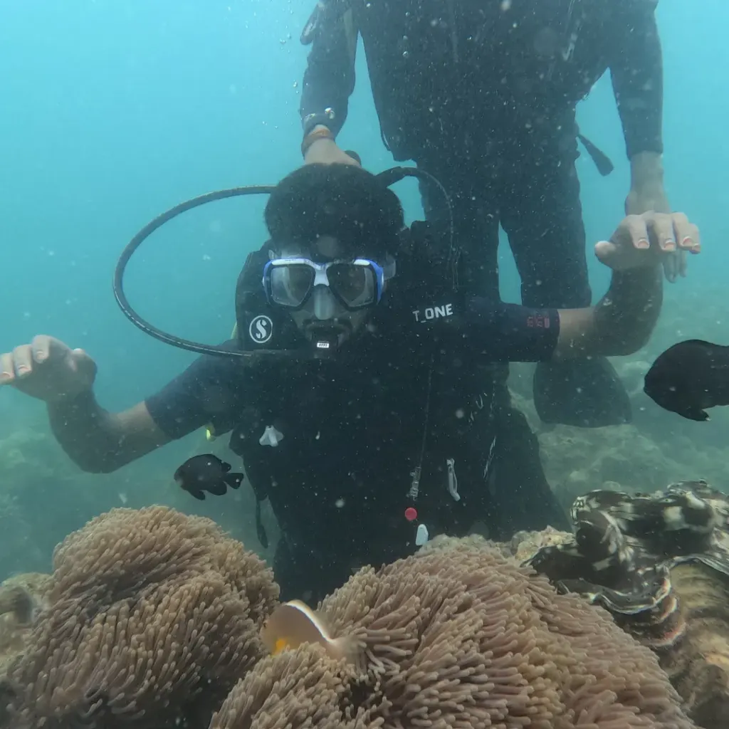 Instructor behind a diver above an anemone, RAID Master Rescue Diver course in Havelock, Andaman