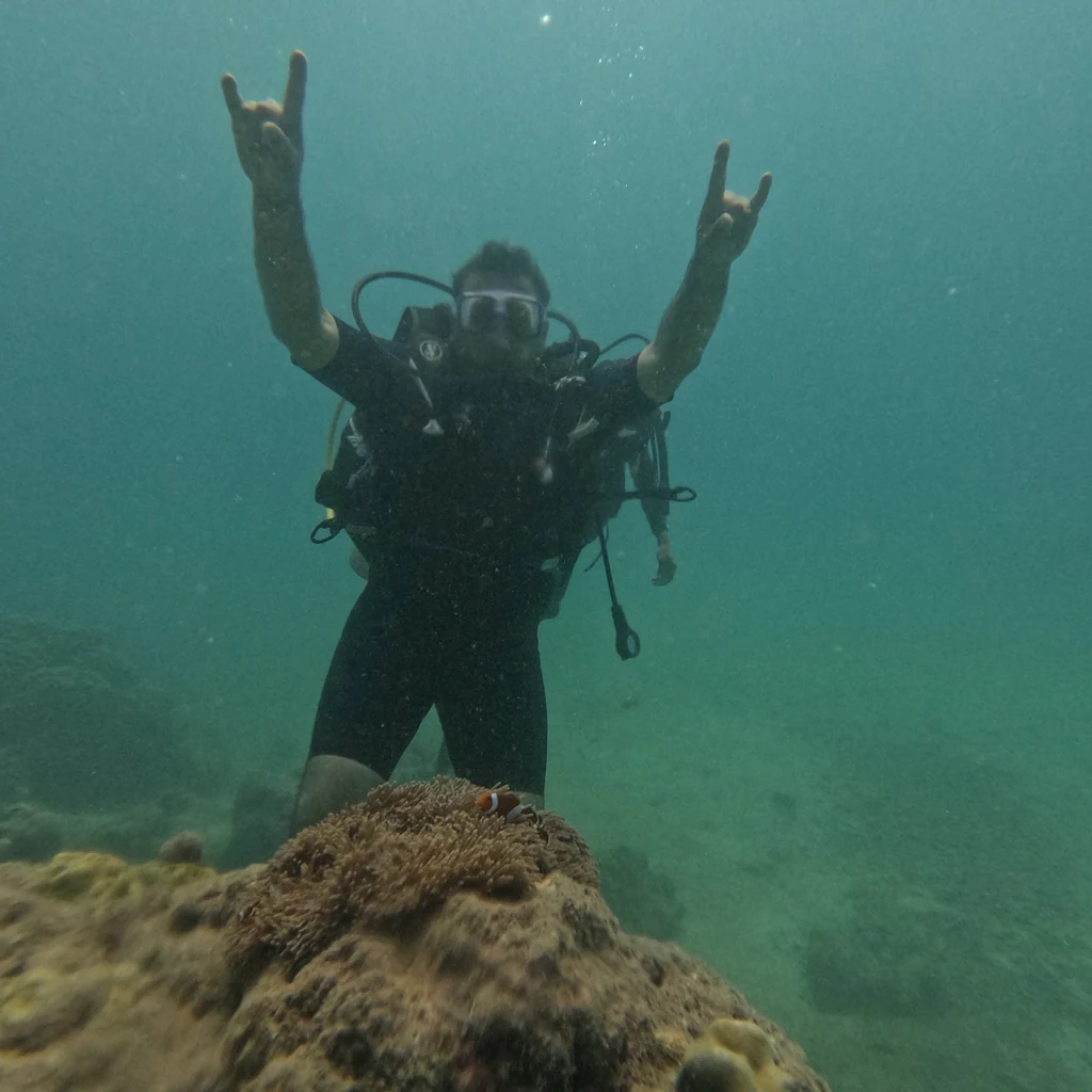 Guest posing underwater on a scuba boat dive in Havelock