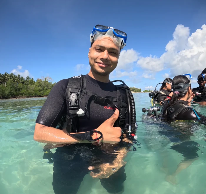 Diver giving a thumbs up in the shallows before a shore dive in Havelock
