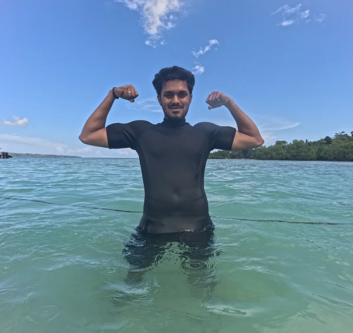 Guest flexing for the camera in the shallows at Havelock