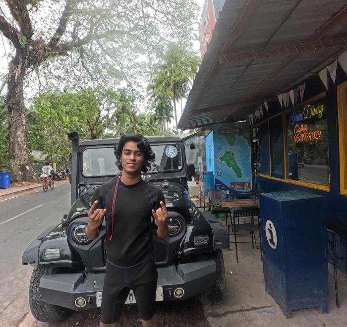 Guest outside the Frogman dive centre at Havelock