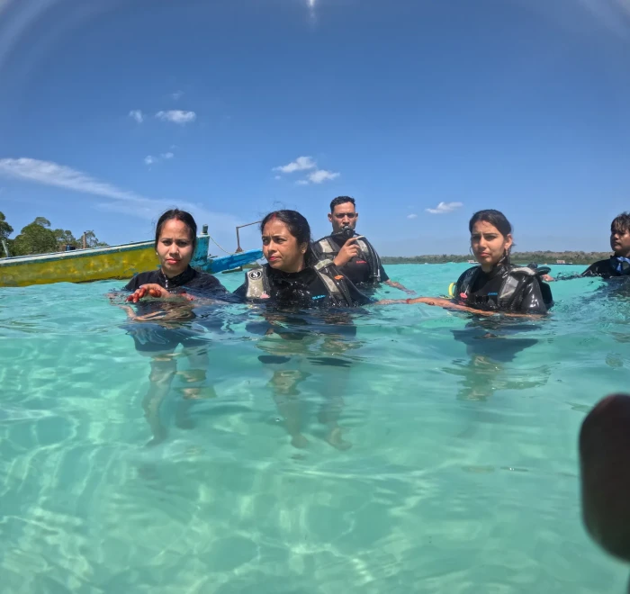 Guests holding the line at the surface before descending