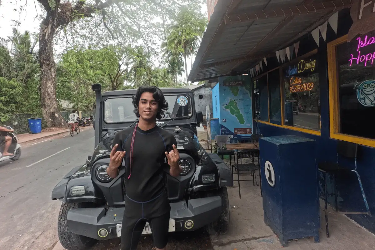 Guest in a wetsuit outside the Frogman dive centre in Havelock, ready for the briefing before a try dive